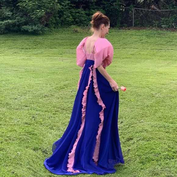 Estela Rosso Dresses & Skirts - Gorgeous dress in blue and pink color